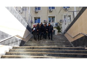 Balıkesir’den geldi, çocukluk arkadaşını öldürdü