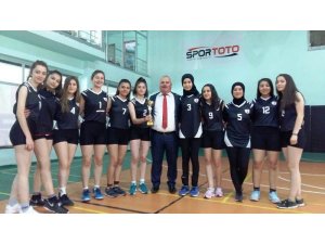 Bucaklı sporcular, Voleybol İl Birinciliği kupasını kazandı