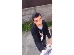 AK Parti’li genci rencide etmeye çalıştı, bir de cep telefonuyla çekti