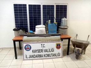 Bağ evi hırsızları yakalandı