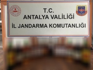 Korkuteli’nde kaçak içki ve eşofman ele geçirildi