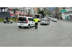 Trafik polisinden takdirlik görev