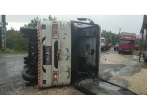 Mersin’de işçileri taşıyan minibüs kaza yaptı: 4 yaralı