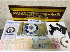 Polis uyuşturucu satıcılarına göz açtırmıyor