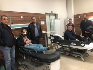 Hasta yakınlarından doktor ve yanındaki öğretmene darp
