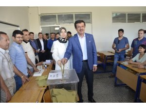 İzmir’de siyasilerin oy kullanacağı yerler belli oldu