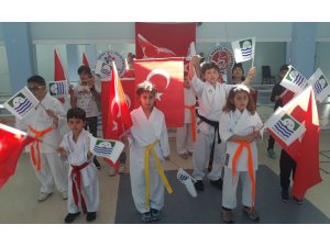 Foça’lı minik karateciler kuşak taktı