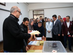 AK Parti'li Zeybekci oyunu kullandı