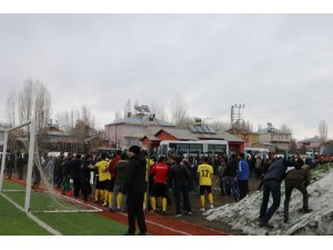 Varto Spor-Muş Spor maçında kavga çıktı