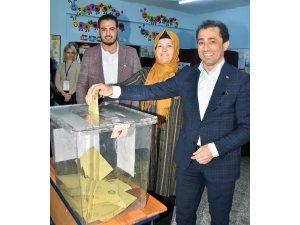 AK Parti Adana İl Başkan Güler oyunu kullandı