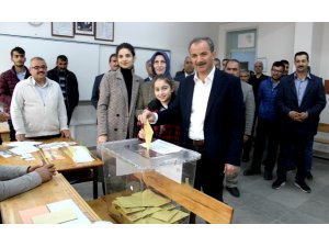 Adıyaman’da siyasiler oylarını kullandı