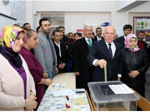 Başkan Sekmen oyunu kullandı