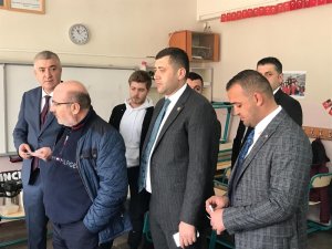Kayseri MHP İl Başkanı Serkan Tok ve Kayseri MHP Milletvekili Baki Ersoy oylarını kullandı