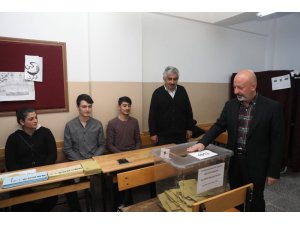 Kocasinan Belediye Başkanı Çolakbayrakdar Oyunu Kullandı