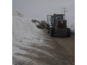 Erciş’te tipi ve heyelan
