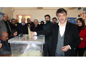 Başkan Türkmenoğlu oyunu kullandı