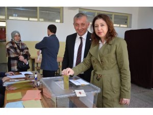Başkan Aydın, oyunu kullandı