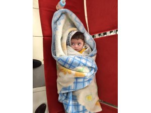 Bebeğini eczaneye terk eden anne yakalandı