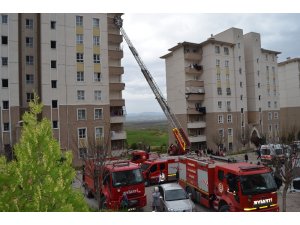 Apartmanın elektrik panosu yandı: Dumandan etkilenen 8 kişi hastanelik oldu
