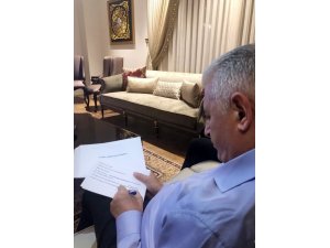 Binali Yıldırım, teşekkür konuşmasını hazırlıyor