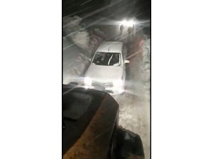Fırtınada mahsur kalan vatandaşların imdadına özel idare ekipleri yetişti