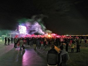 İzmir’de CHP’liler kutlama yaptı