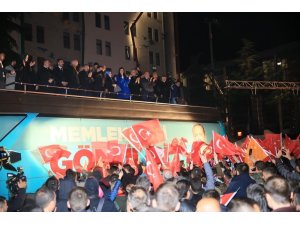 AK Parti’den meydanda kutlama