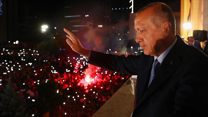 Cumhurbaşkanı Erdoğan'dan balkon konuşması