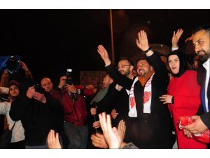AK Partililer zaferi kutladı