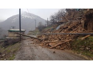 Siirt’te yoğun yağış bir evde göçüğe neden oldu