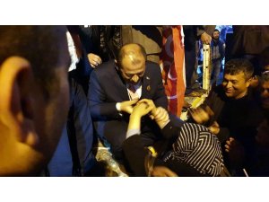 Orhaneli Belediye Başkan Adayı Ali Aykurt zaferini kutladı