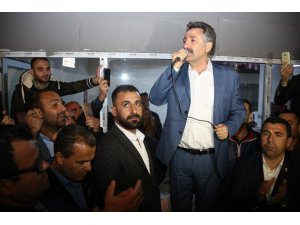Sandal, zaferini vatandaşlarla kutladı