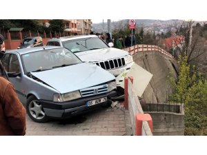 Şarampole devrilmelerini beton korkuluklar engelledi