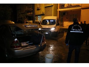 Adana’da park halindeki otomobil benzin dökülerek kundaklandı