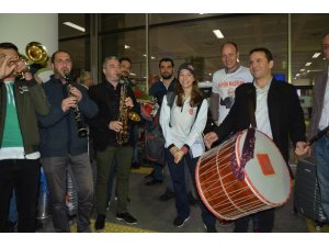 Manisalı şampiyona görkemli karşılama