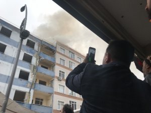 Bahçelievler’de 5 katlı boş binada yangın
