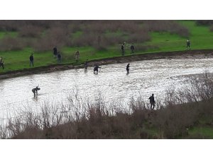 Kayıp çocuğun ayakkabıları derede bulundu