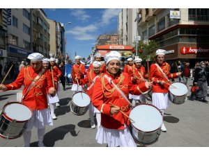 Balonlar "otizmde farkındalık" için havalandı