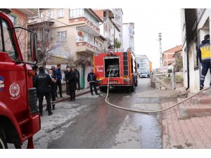 İkamet yangınında dört kişi hastanelik oldu