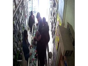 Telefonunu çalan kapkaççıyı tekmeyle yere serdi