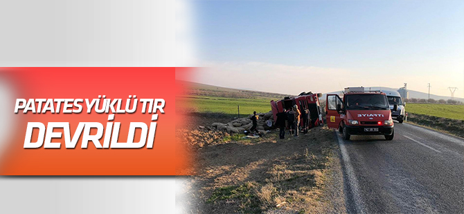 Konya'da patates yüklü tır devrildi: 1 yaralı