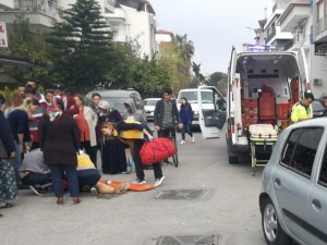 Manavgat’ta otomobil yayalara çarptı: 2 yaralı