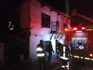 Deprem bölgesinde çadırda yaşayan kadının iki katlı evi yandı