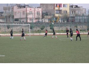 Okul sporları futbol yıldızları grup müsabakaları başladı