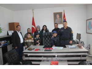 Otizmli öğrenciler askerleri ziyaret etti