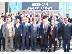 MHP'li Erzincan Belediye Başkanı Bekir Aksun mazbatasını aldı