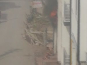 Konut yangınındaki esrarengiz kişinin 10 ayrı suçtan arandığı anlaşıldı