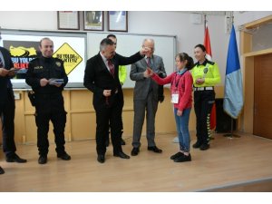 Öğrencilere güvenli okul giriş ve çıkışları öğretildi