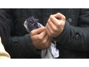 Oğlunun kıyafetini bir an olsun elinden bırakmadı