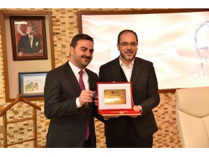 Başiskele Belediye Başkanı Yasin Özlü görevini devraldı